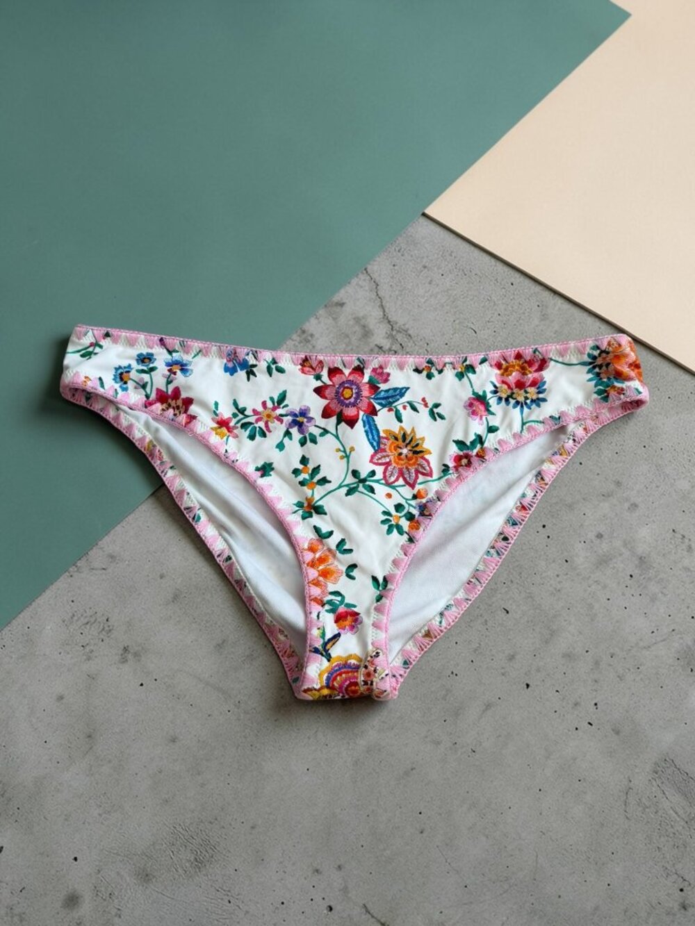 JESSICA SIMPSON Floral White Bikini Swim Bottoms Size Large NEW NWT